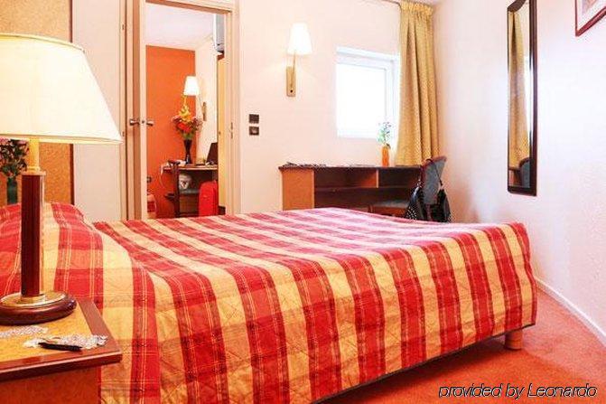 Отель Ibis Styles Paris Saint Ouen Номер фото