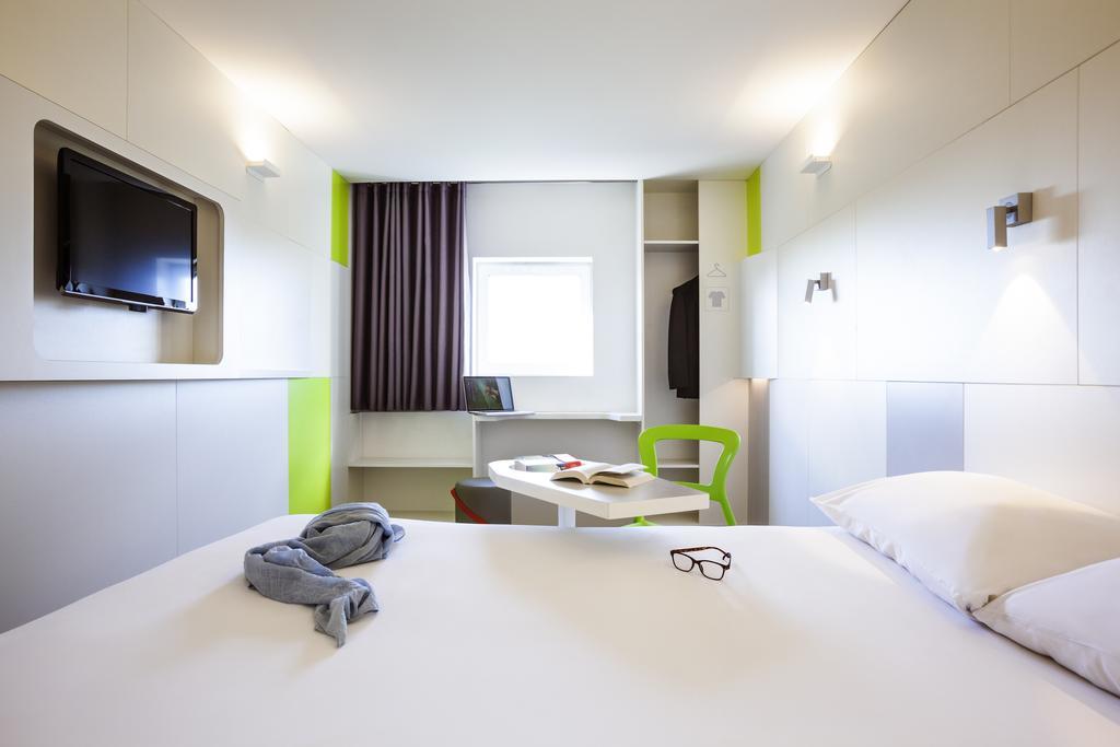 Отель Ibis Styles Paris Saint Ouen Экстерьер фото