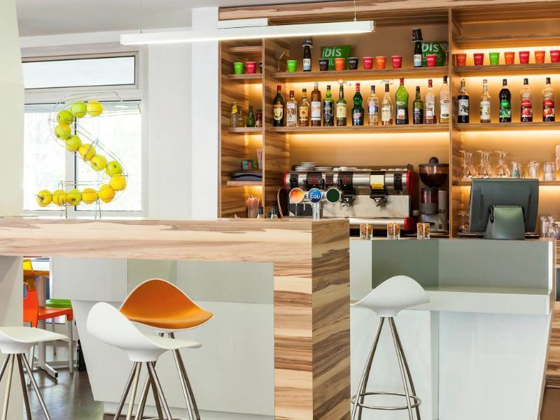 Отель Ibis Styles Paris Saint Ouen Экстерьер фото