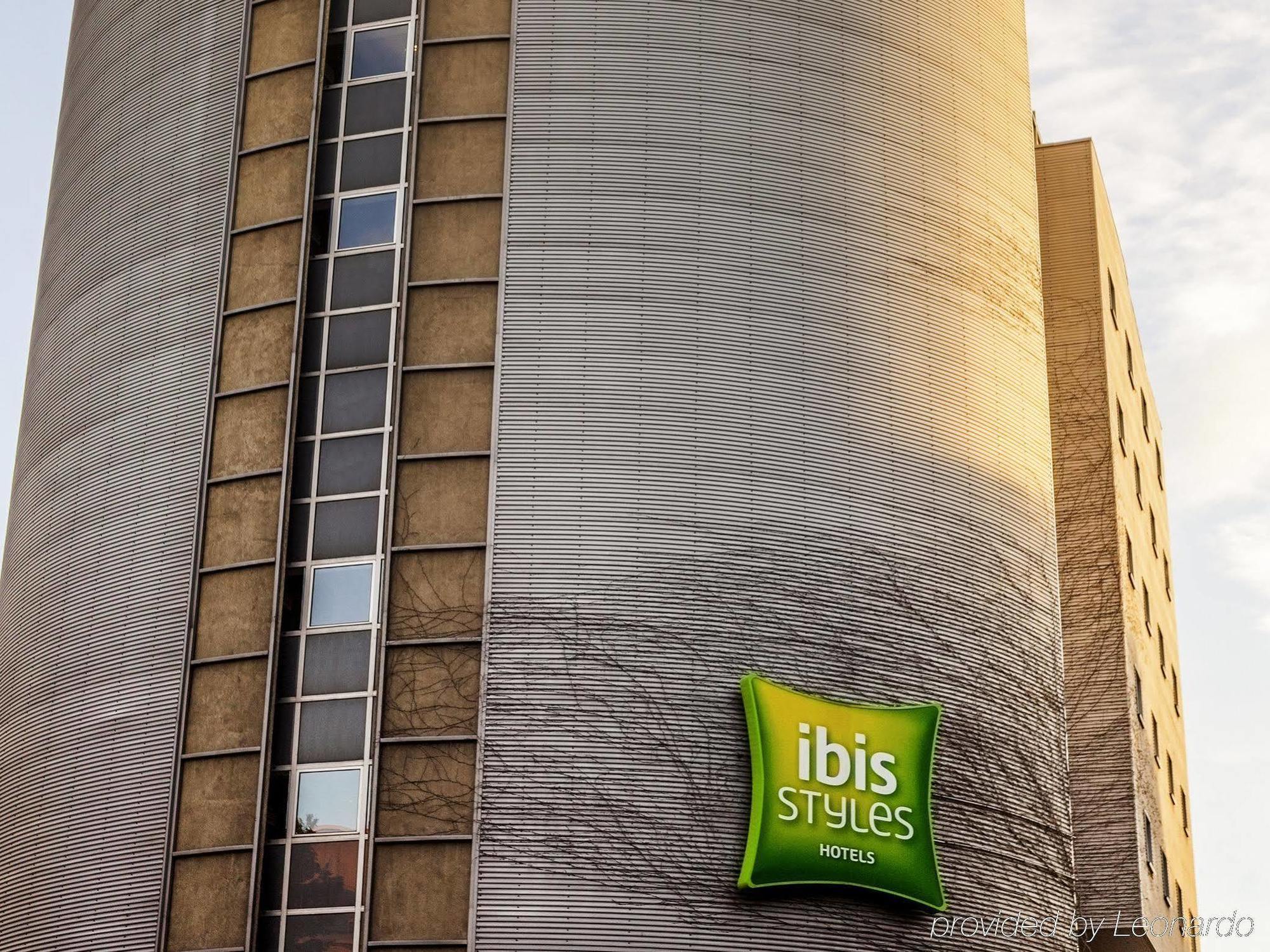 Отель Ibis Styles Paris Saint Ouen Экстерьер фото