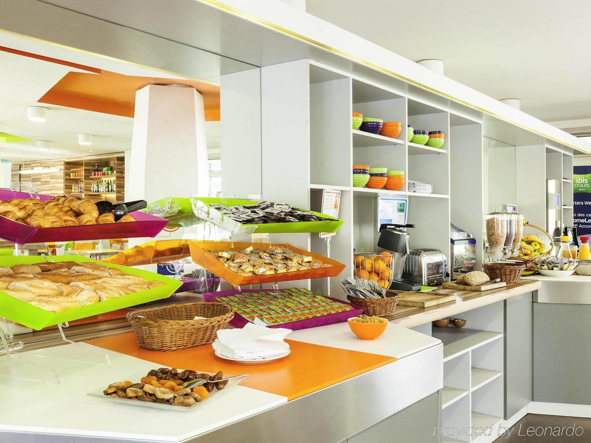 Отель Ibis Styles Paris Saint Ouen Экстерьер фото