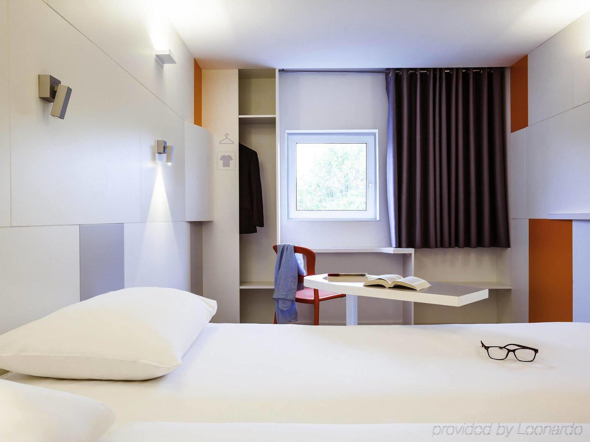 Отель Ibis Styles Paris Saint Ouen Экстерьер фото