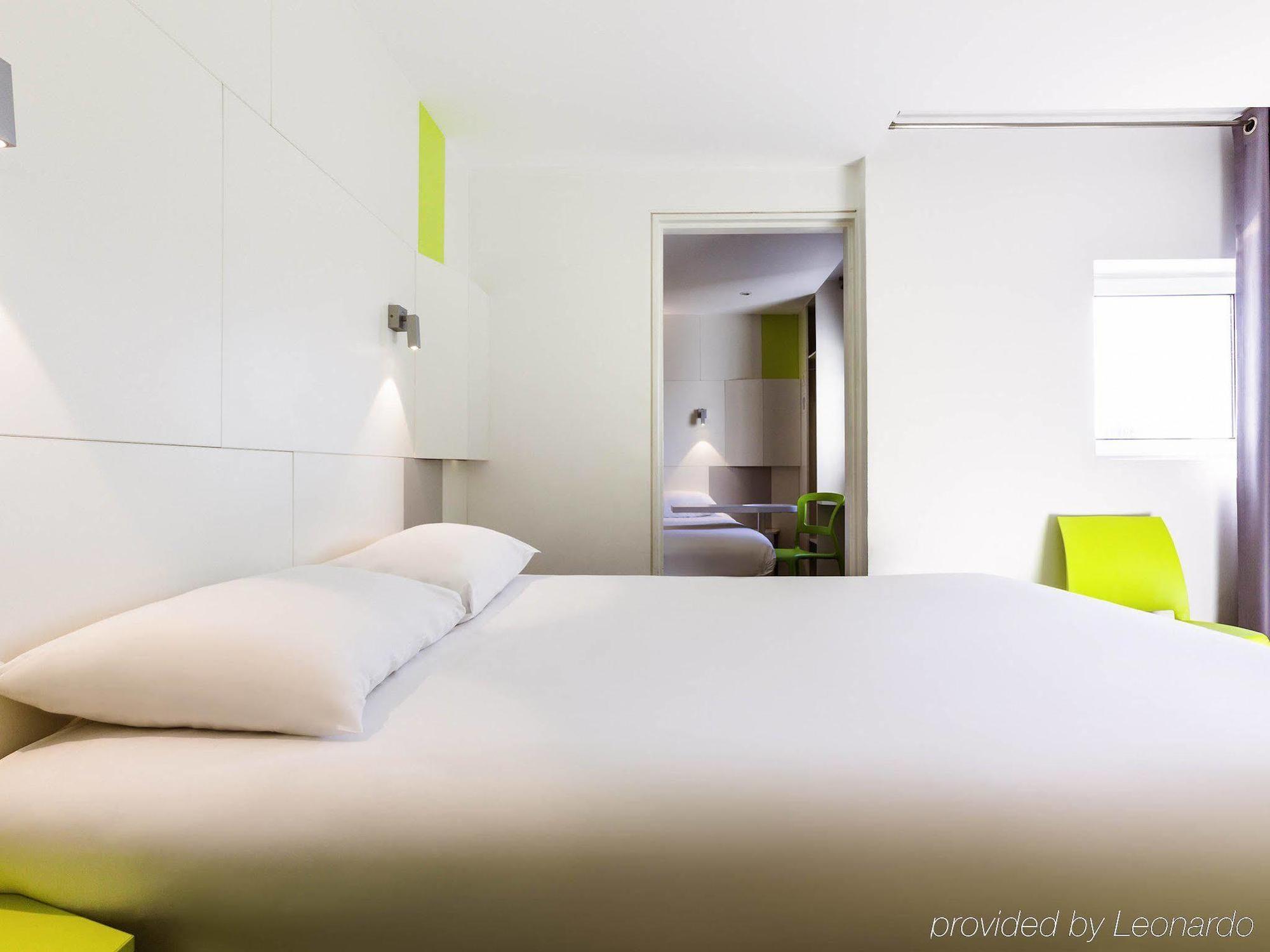 Отель Ibis Styles Paris Saint Ouen Экстерьер фото