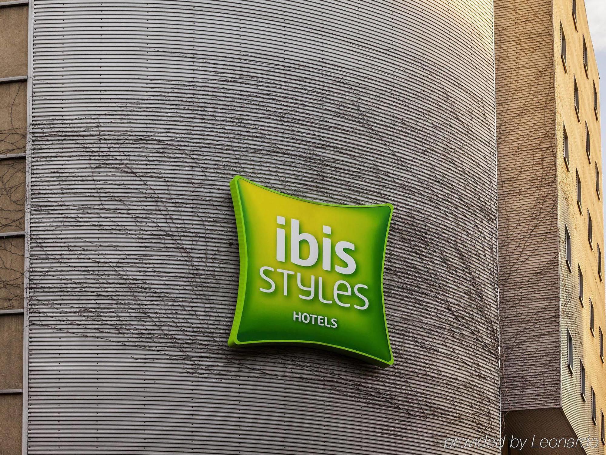 Отель Ibis Styles Paris Saint Ouen Экстерьер фото